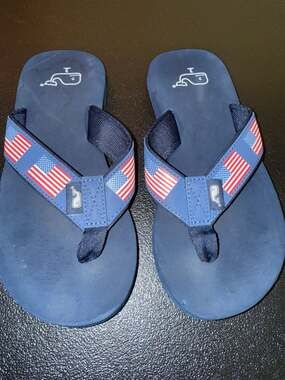 Vineyard Vines Boys' Flag Whale Classic Flip Flop Slip On 3